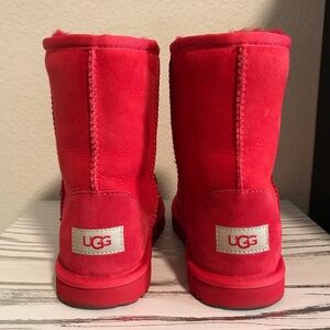 UGG Bold Red Classic Short II